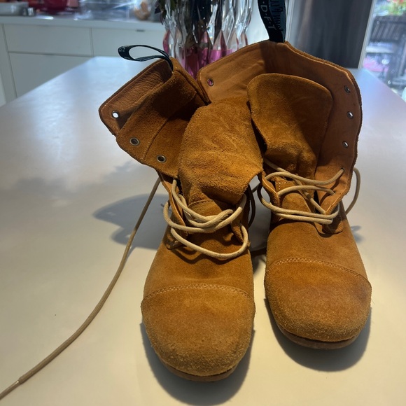 John Fluevog | Unisex suede Ankle Boots - Picture 4 of 5